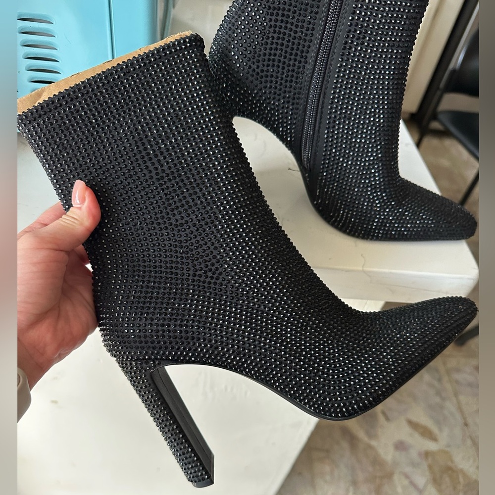 Zara Rhinestone ankle heel boots 
2136/310